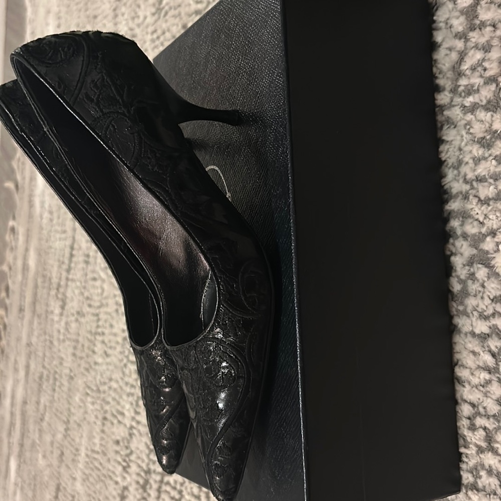 Size 35 Prada short heel black.